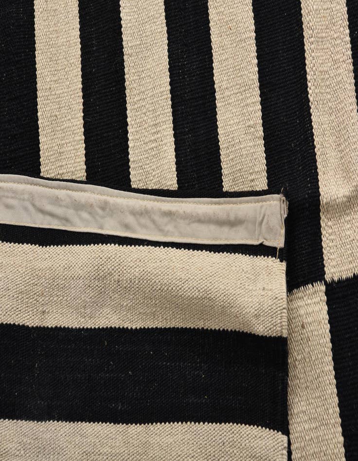 Detail image of  8' 1 x 11'  Hand Woven Kilim Modern Wool Rug