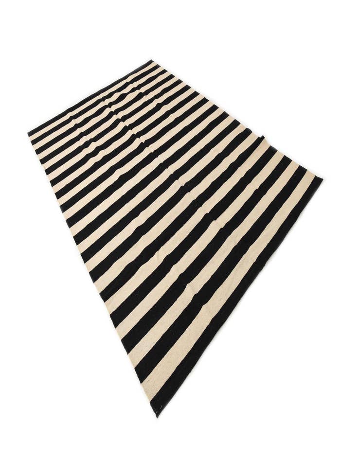 Detail image of  5' 6 x 8' 1  Hand Woven Kilim Modern Wool Rug