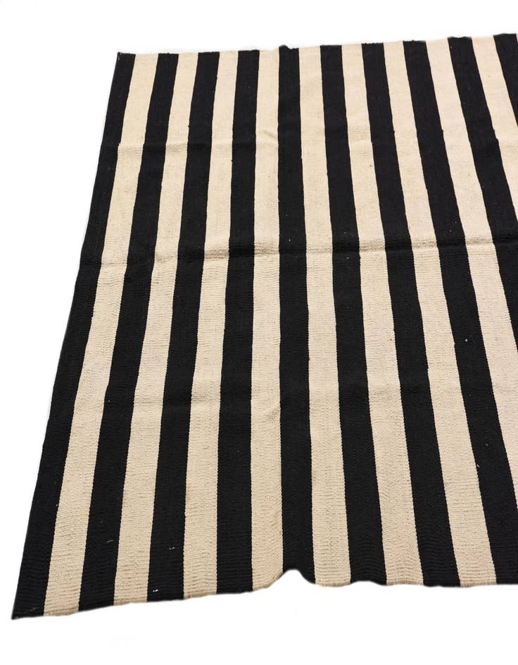 Detail image of  5' 6 x 8' 1  Hand Woven Kilim Modern Wool Rug