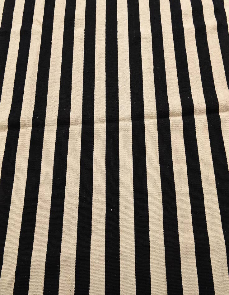 Detail image of  5' 6 x 8' 1  Hand Woven Kilim Modern Wool Rug