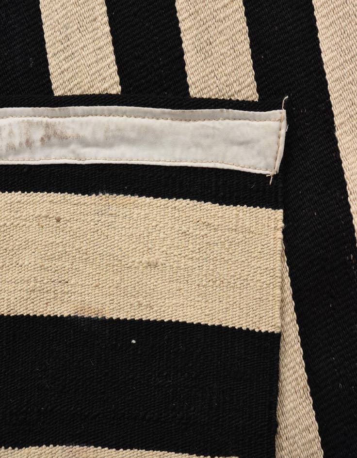 Detail image of  5' 6 x 8' 1  Hand Woven Kilim Modern Wool Rug