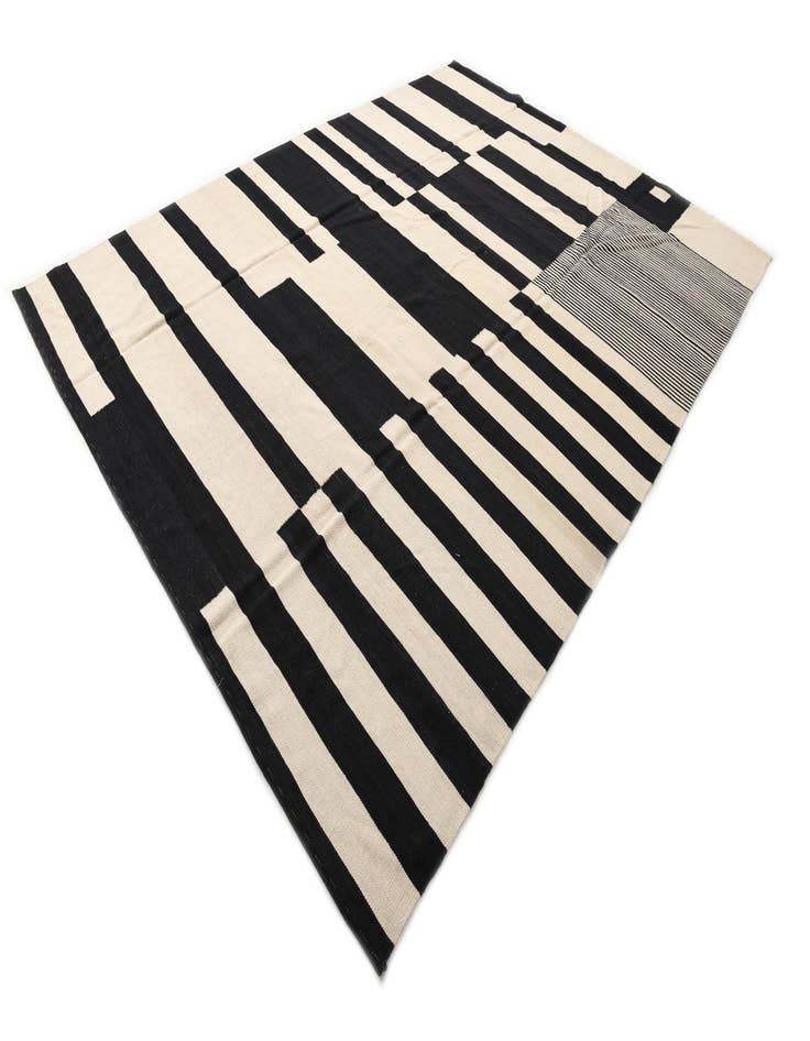 Detail image of  8' 5 x 11' 2  Hand Woven Kilim Modern Wool Rug