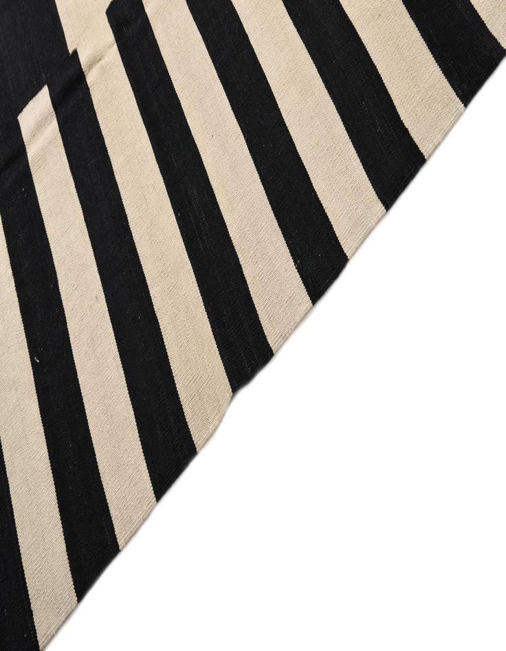 Detail image of  8' 5 x 11' 2  Hand Woven Kilim Modern Wool Rug