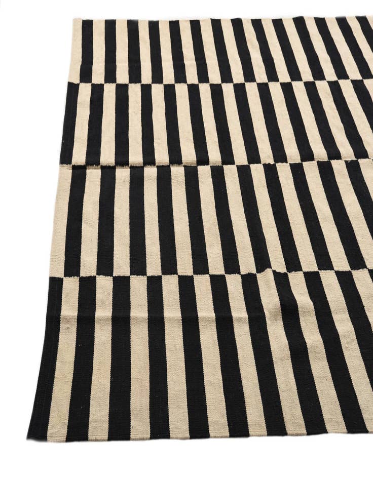 Detail image of  6' 7 x 9' 5  Hand Woven Kilim Modern Wool Rug