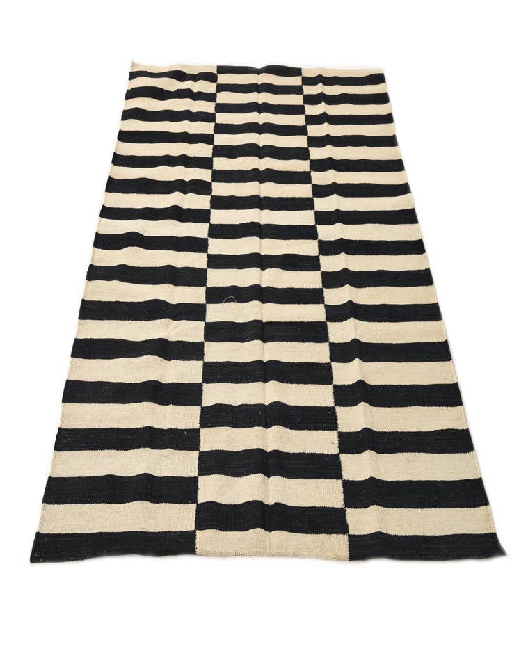 Detail image of  4' 2 x 5' 10  Hand Woven Kilim Modern Wool Rug