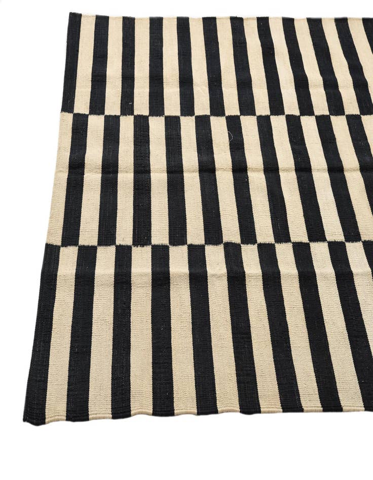 Detail image of  4' 2 x 5' 10  Hand Woven Kilim Modern Wool Rug