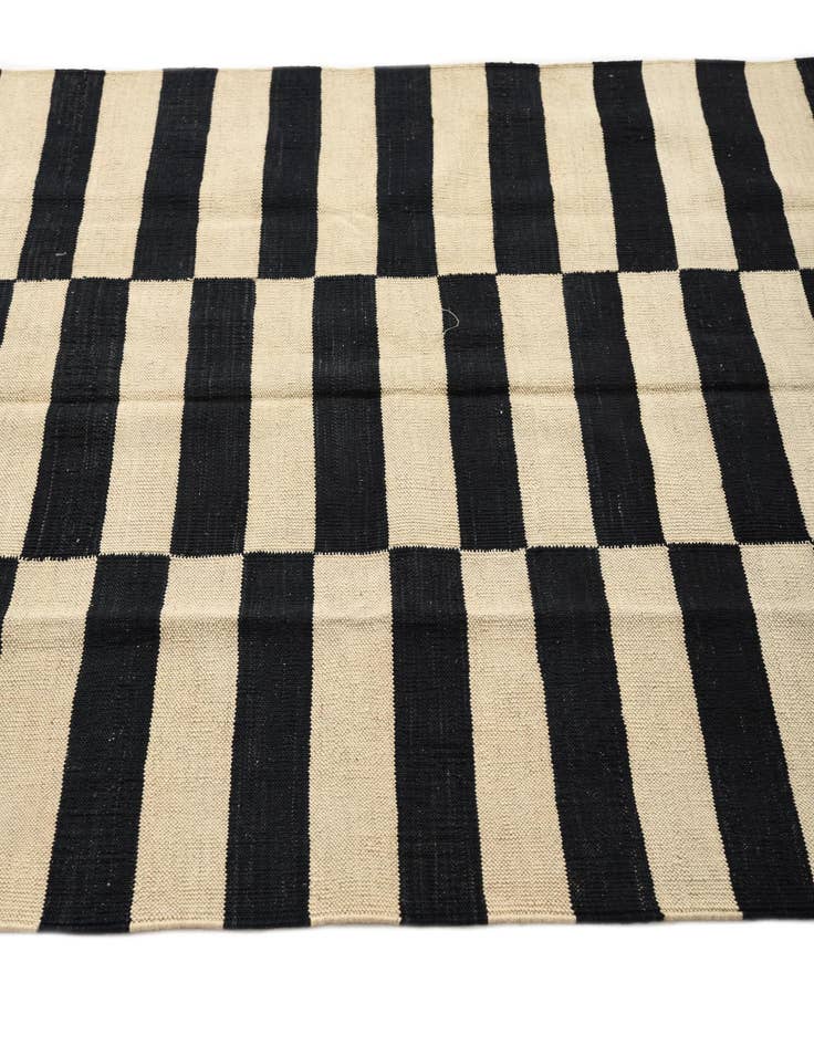 Detail image of  4' 2 x 5' 10  Hand Woven Kilim Modern Wool Rug