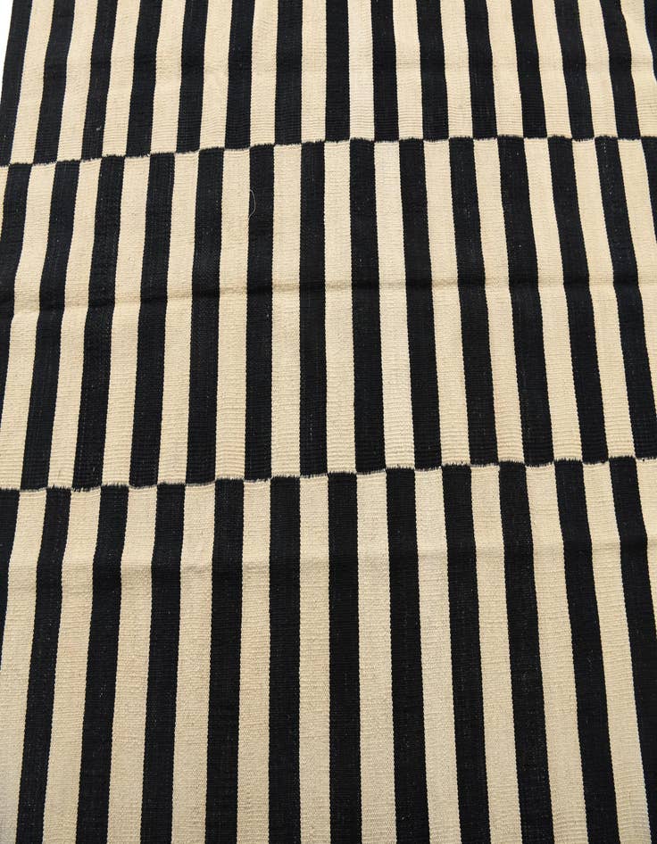 Detail image of  4' 2 x 5' 10  Hand Woven Kilim Modern Wool Rug