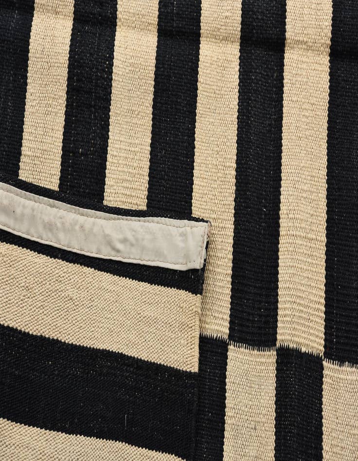 Detail image of  4' 2 x 5' 10  Hand Woven Kilim Modern Wool Rug