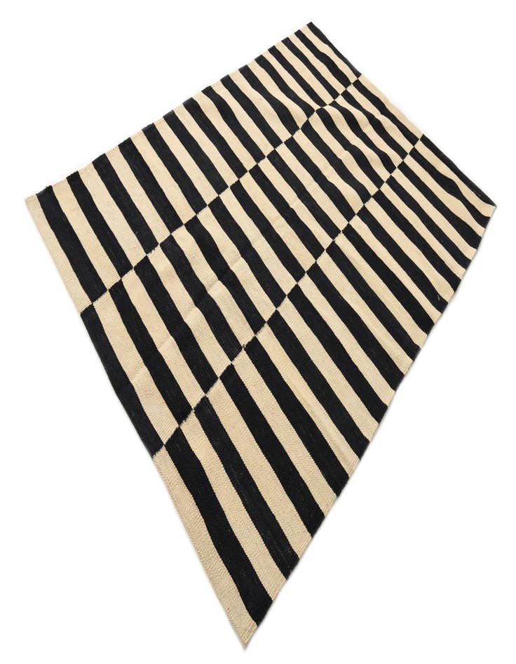 Detail image of  4' 3 x 5' 10  Hand Woven Kilim Modern Wool Rug