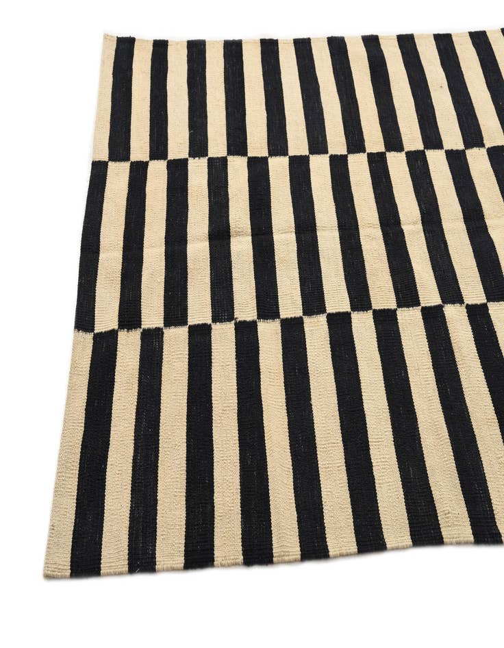 Detail image of  4' 3 x 5' 10  Hand Woven Kilim Modern Wool Rug