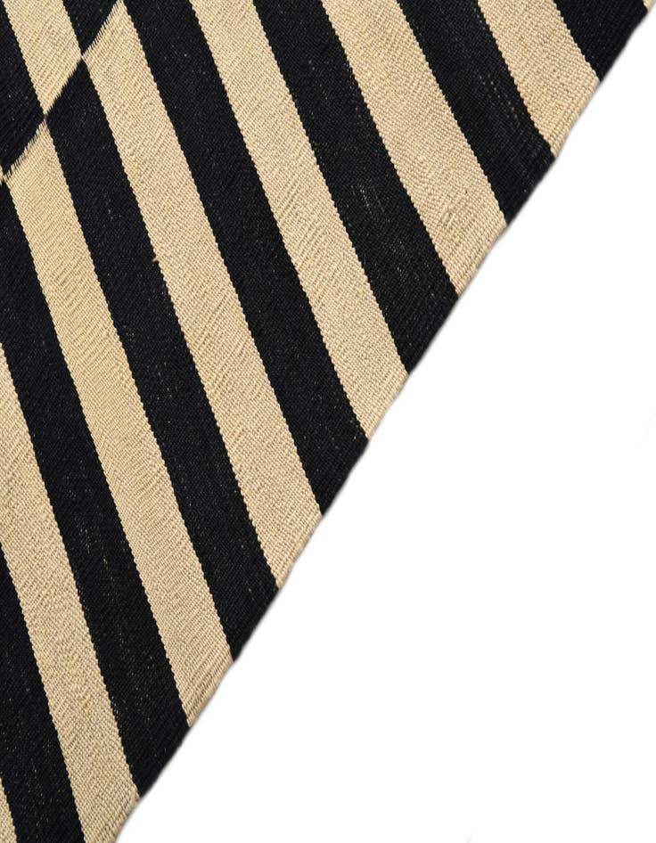 Detail image of  4' 3 x 5' 10  Hand Woven Kilim Modern Wool Rug