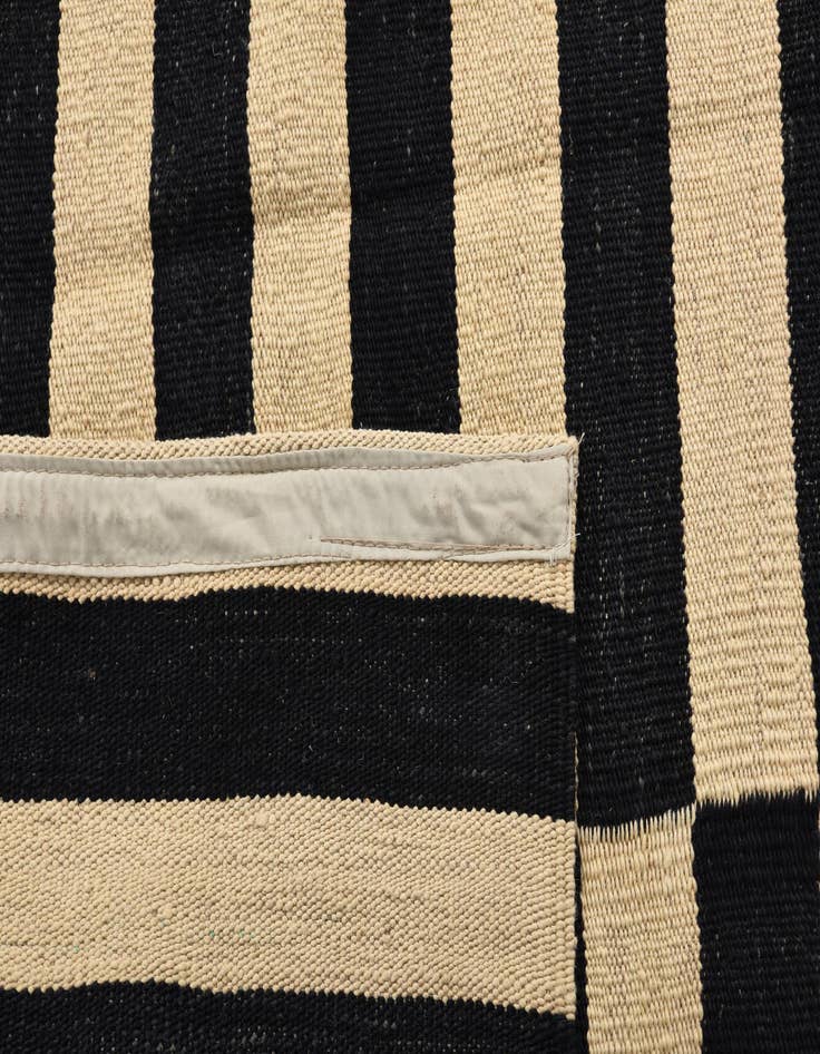 Detail image of  4' 3 x 5' 10  Hand Woven Kilim Modern Wool Rug