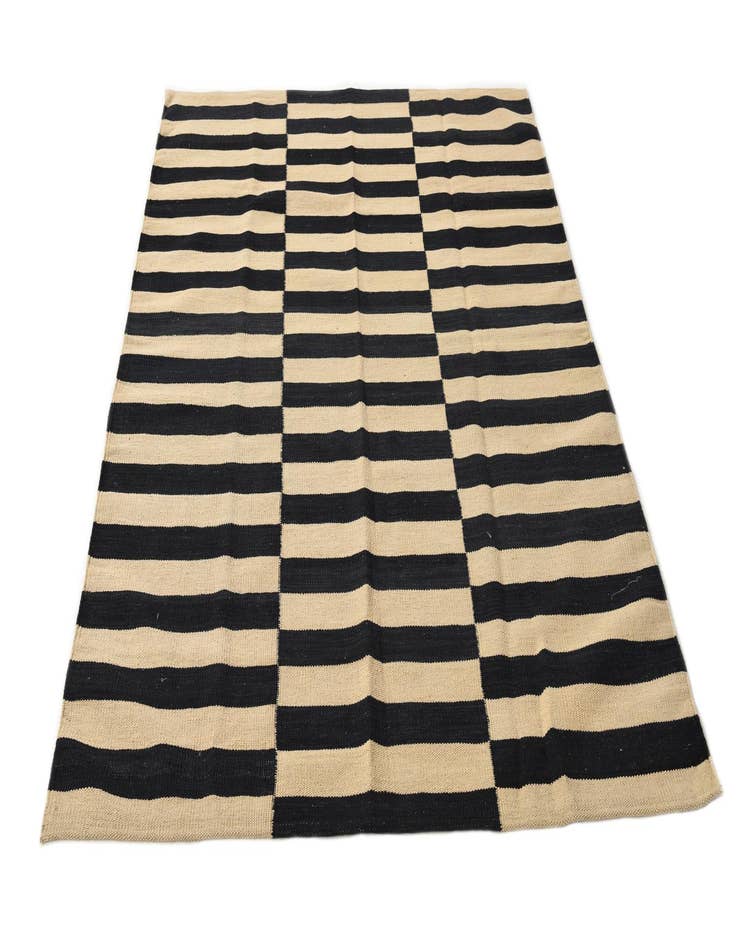 Detail image of  4' 2 x 5' 10  Hand Woven Kilim Modern Wool Rug