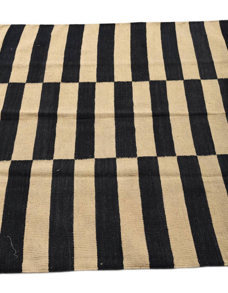 Detail image of  4' 2 x 5' 10  Hand Woven Kilim Modern Wool Rug