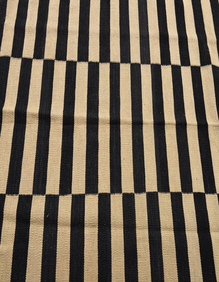 Detail image of  4' 2 x 5' 10  Hand Woven Kilim Modern Wool Rug