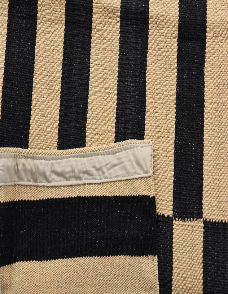 Detail image of  4' 2 x 5' 10  Hand Woven Kilim Modern Wool Rug