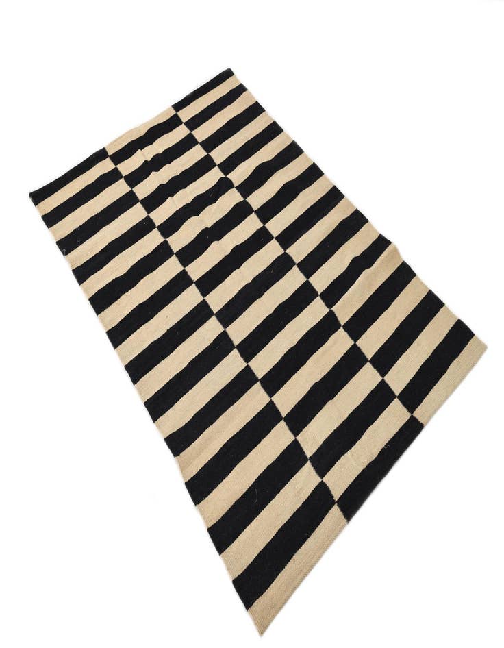 Detail image of  4' 2 x 5' 11  Hand Woven Kilim Modern Wool Rug