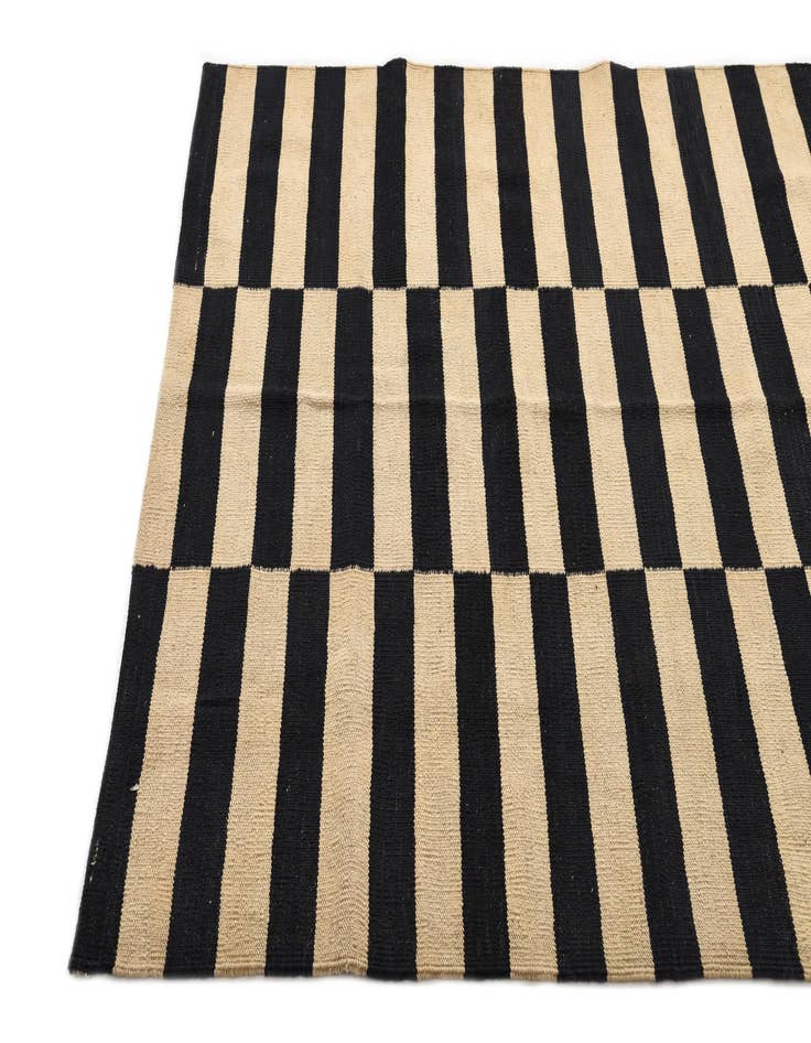 Detail image of  4' 2 x 5' 11  Hand Woven Kilim Modern Wool Rug