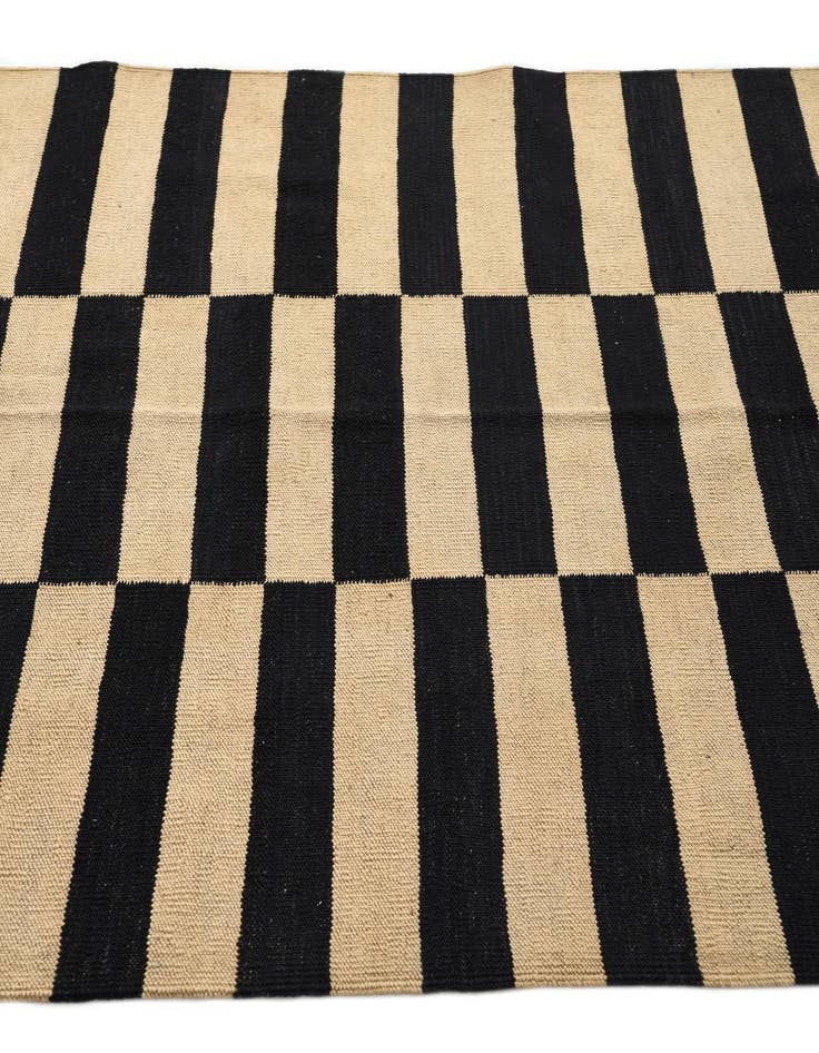 Detail image of  4' 2 x 5' 11  Hand Woven Kilim Modern Wool Rug