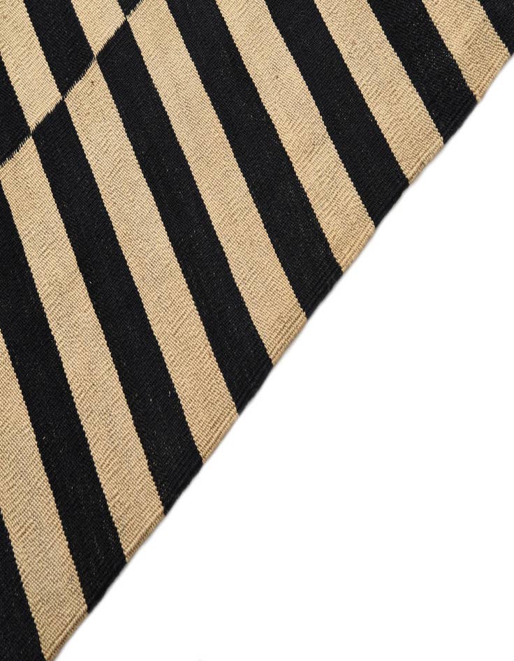 Detail image of  4' 2 x 5' 11  Hand Woven Kilim Modern Wool Rug