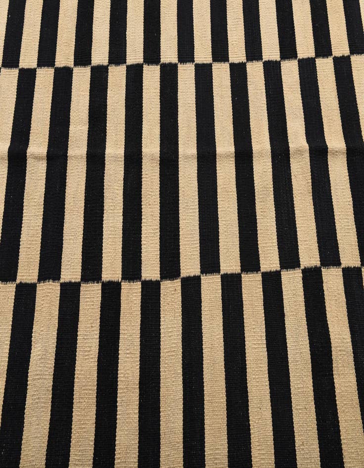 Detail image of  4' 2 x 5' 11  Hand Woven Kilim Modern Wool Rug