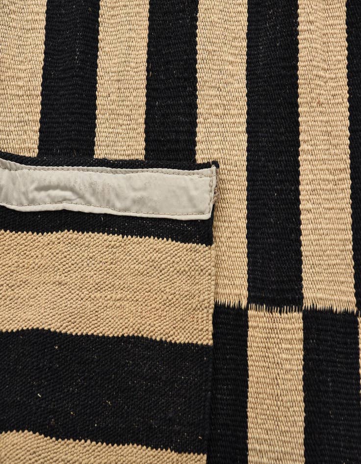 Detail image of  4' 2 x 5' 11  Hand Woven Kilim Modern Wool Rug