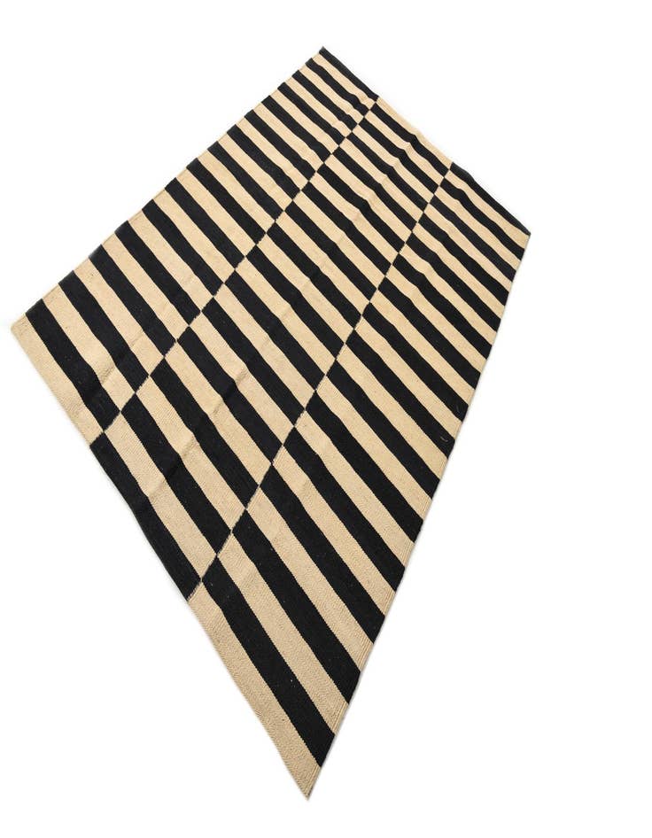 Detail image of  4' 2 x 5' 10  Hand Woven Kilim Modern Wool Rug