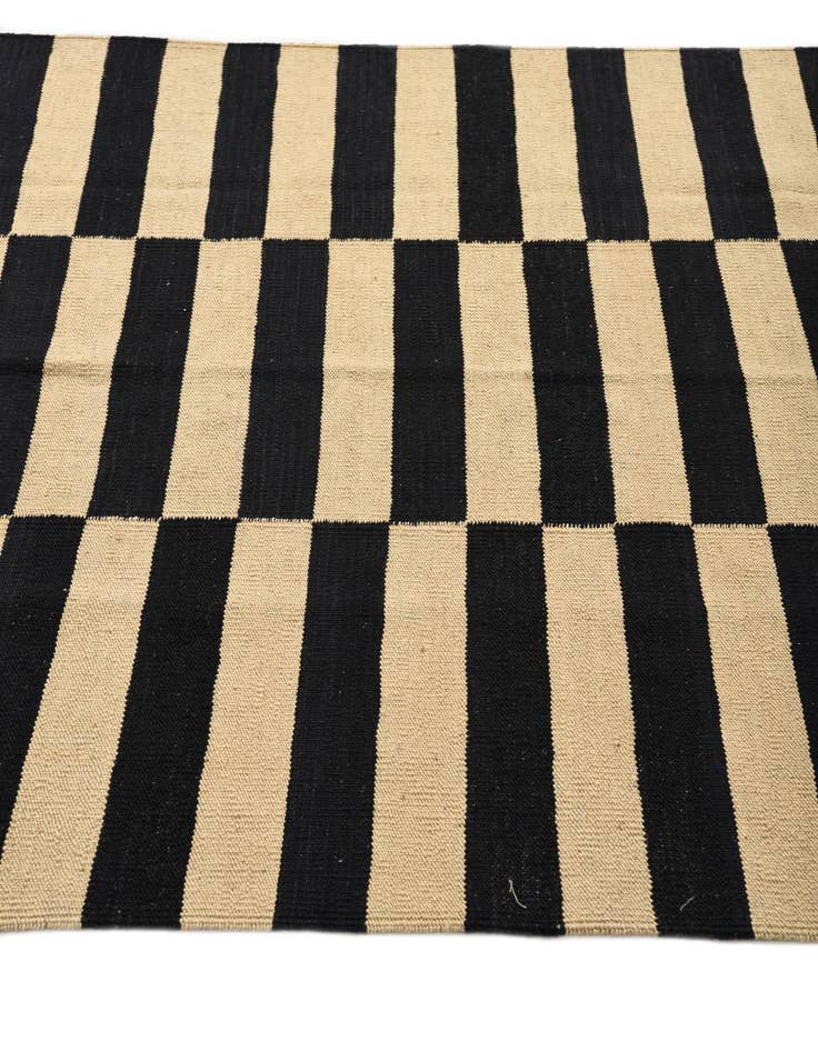 Detail image of  4' 2 x 5' 10  Hand Woven Kilim Modern Wool Rug