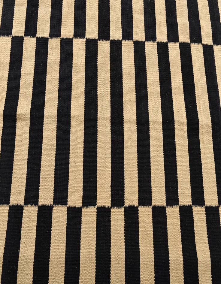 Detail image of  4' 2 x 5' 10  Hand Woven Kilim Modern Wool Rug