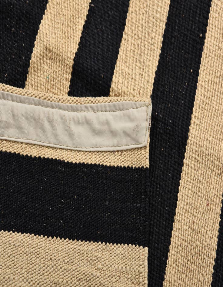 Detail image of  4' 2 x 5' 10  Hand Woven Kilim Modern Wool Rug