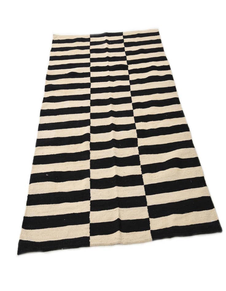 Detail image of  4' 3 x 6'  Hand Woven Kilim Modern Wool Rug