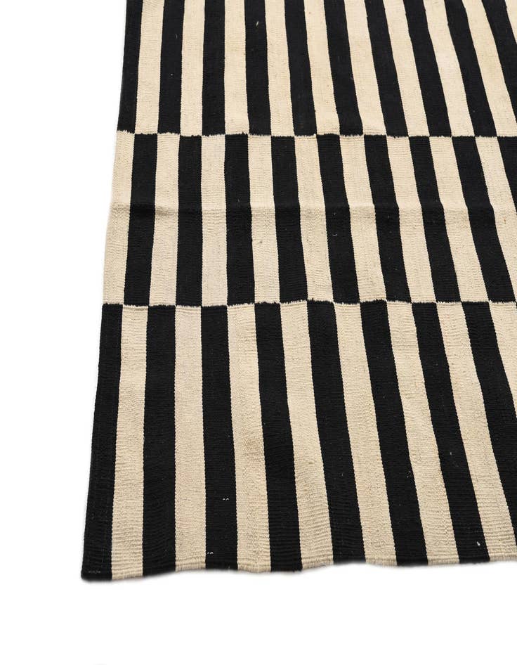 Detail image of  4' 3 x 6'  Hand Woven Kilim Modern Wool Rug