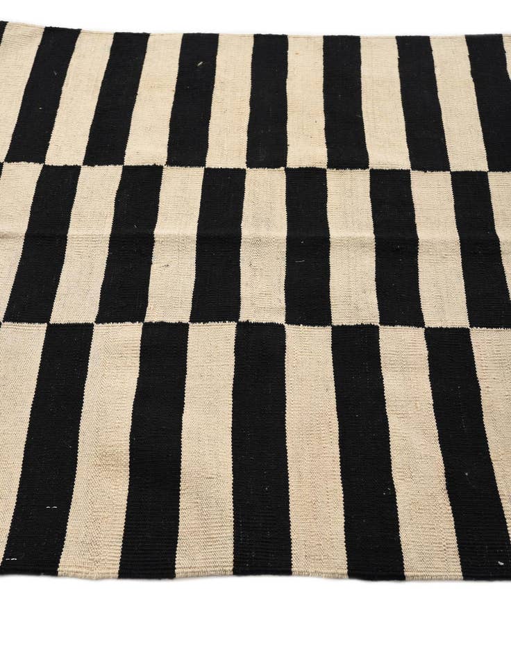 Detail image of  4' 3 x 6'  Hand Woven Kilim Modern Wool Rug