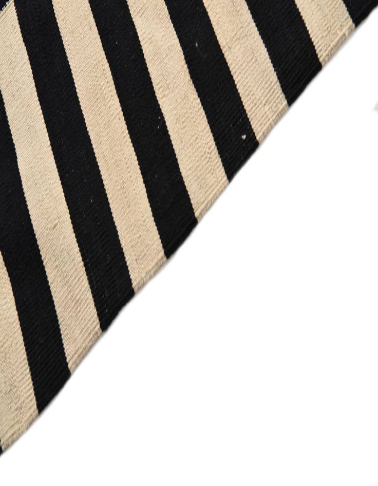 Detail image of  4' 3 x 6'  Hand Woven Kilim Modern Wool Rug