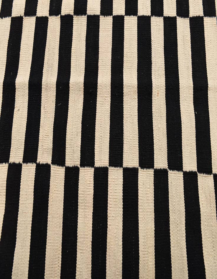 Detail image of  4' 3 x 6'  Hand Woven Kilim Modern Wool Rug