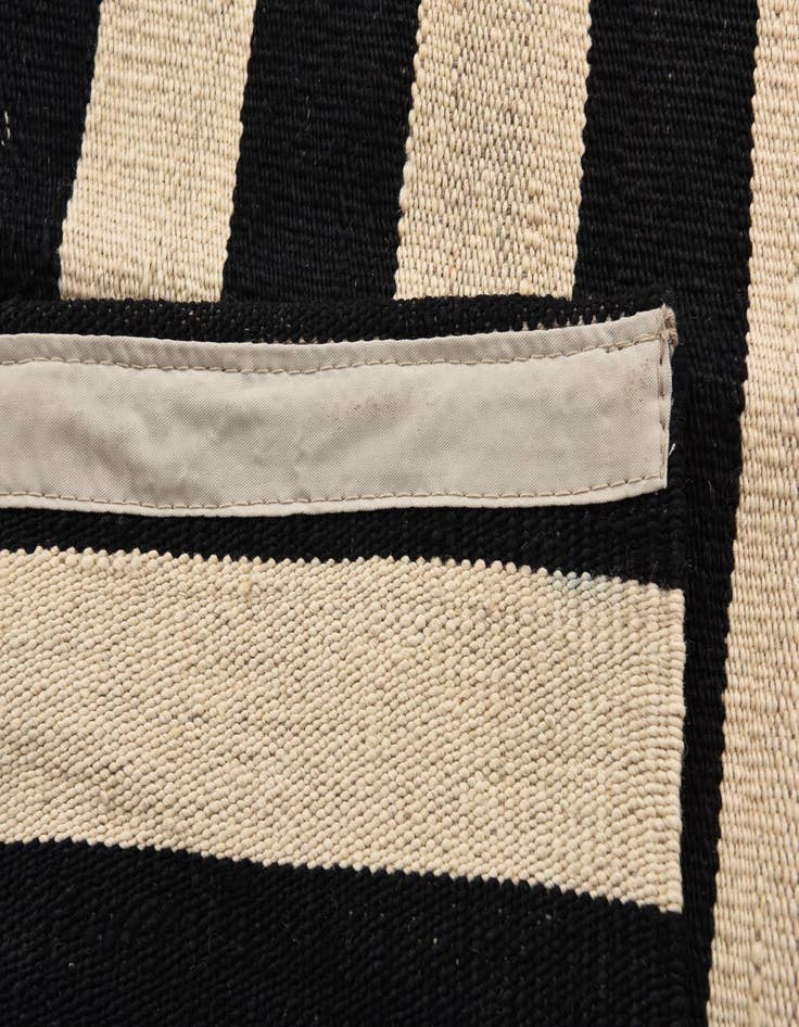 Detail image of  4' 3 x 6'  Hand Woven Kilim Modern Wool Rug