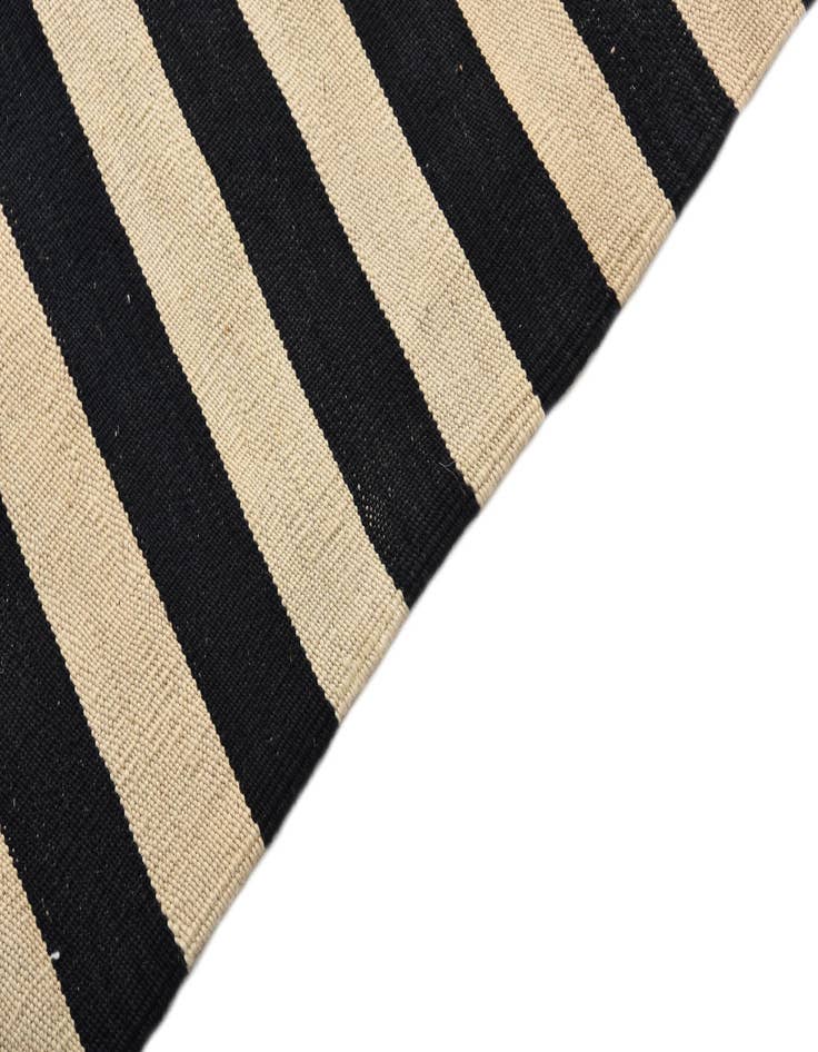 Detail image of  4' 2 x 6'  Hand Woven Kilim Modern Wool Rug