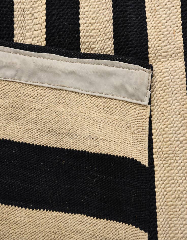 Detail image of  4' 2 x 6'  Hand Woven Kilim Modern Wool Rug