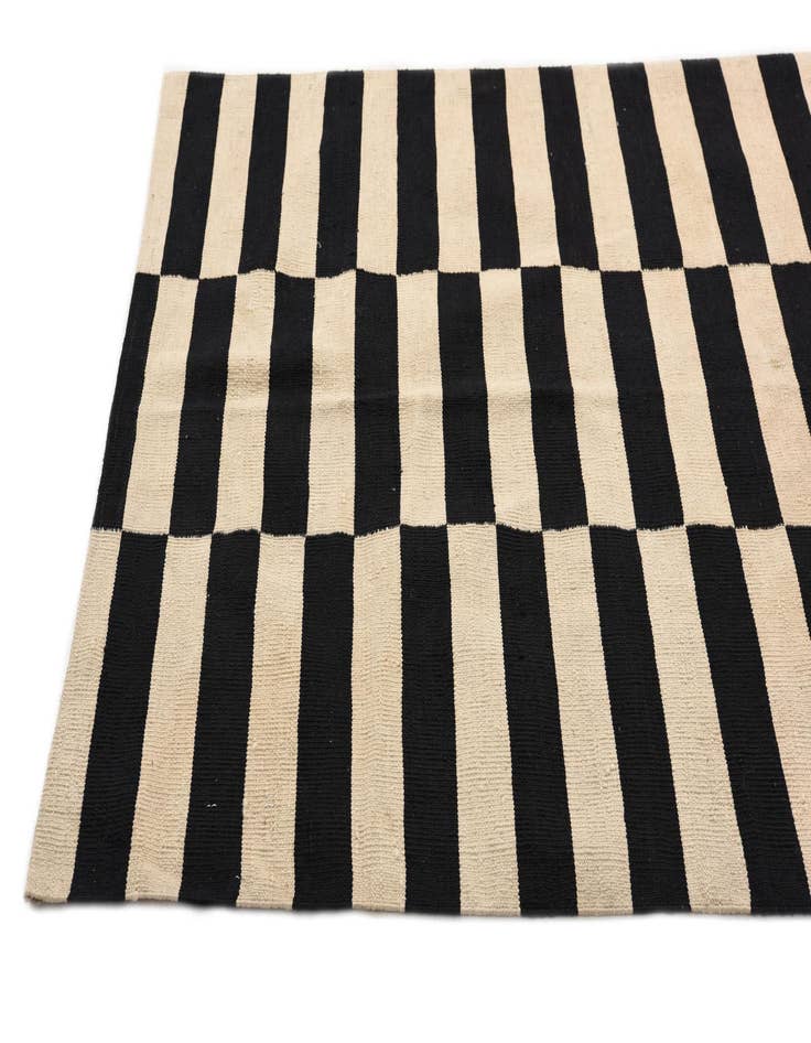 Detail image of  4' 3 x 6'  Hand Woven Kilim Modern Wool Rug