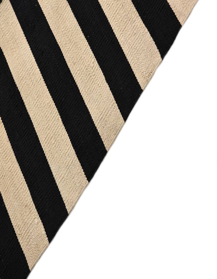 Detail image of  4' 3 x 6'  Hand Woven Kilim Modern Wool Rug