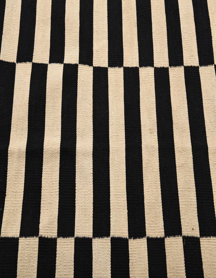 Detail image of  4' 3 x 6'  Hand Woven Kilim Modern Wool Rug