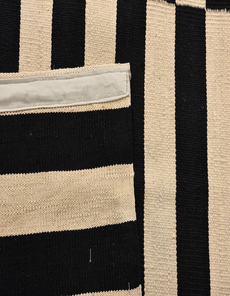 Detail image of  4' 3 x 6'  Hand Woven Kilim Modern Wool Rug