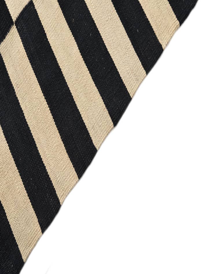 Detail image of  3' 3 x 4' 11  Hand Woven Kilim Modern Wool Rug