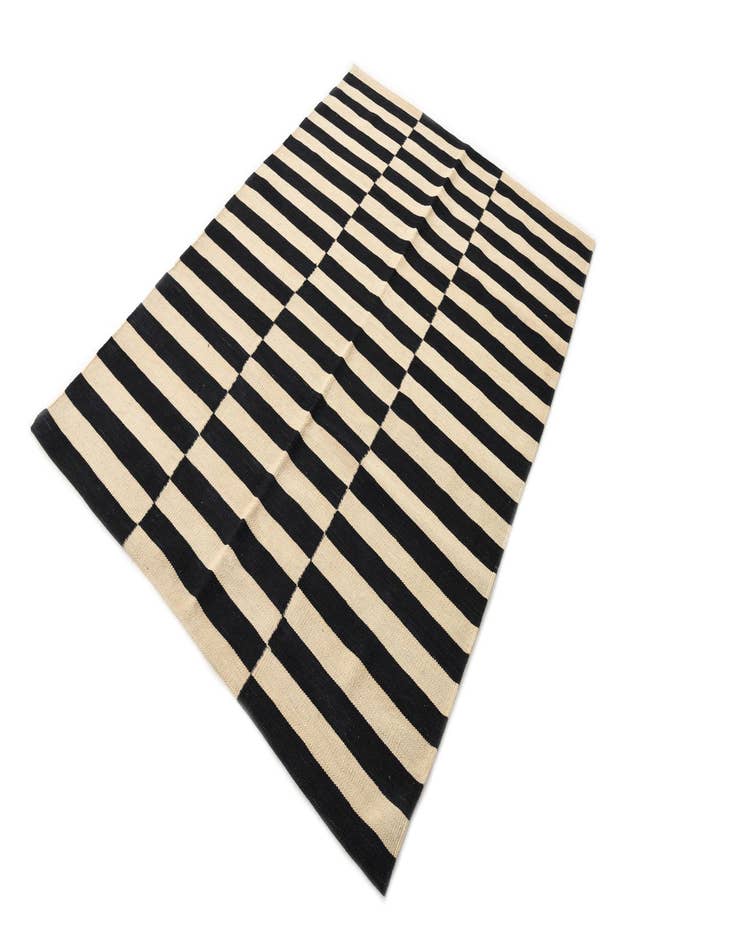 Detail image of  4' 3 x 6'  Hand Woven Kilim Modern Wool Rug