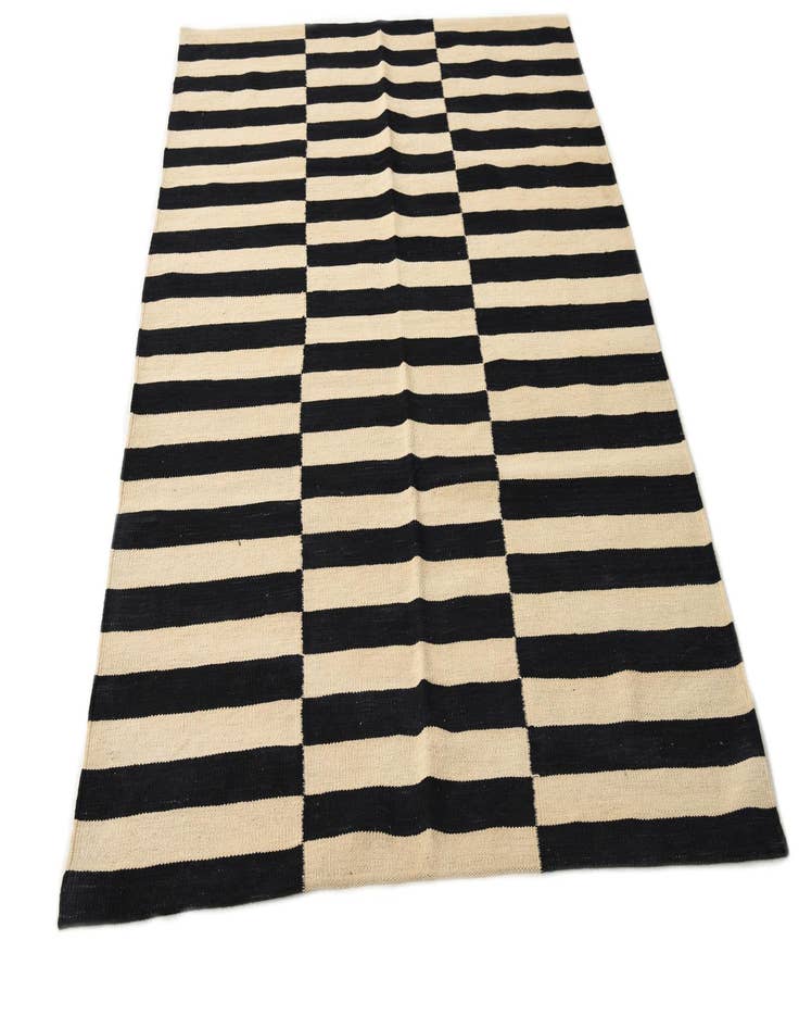 Detail image of  4' 3 x 6'  Hand Woven Kilim Modern Wool Rug