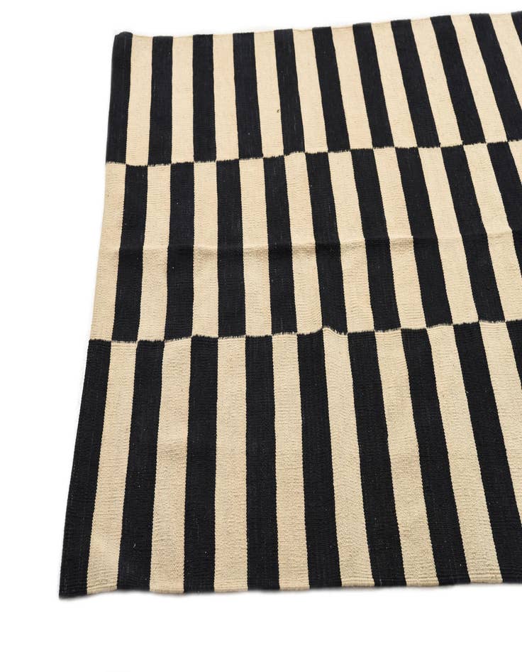 Detail image of  4' 3 x 6'  Hand Woven Kilim Modern Wool Rug