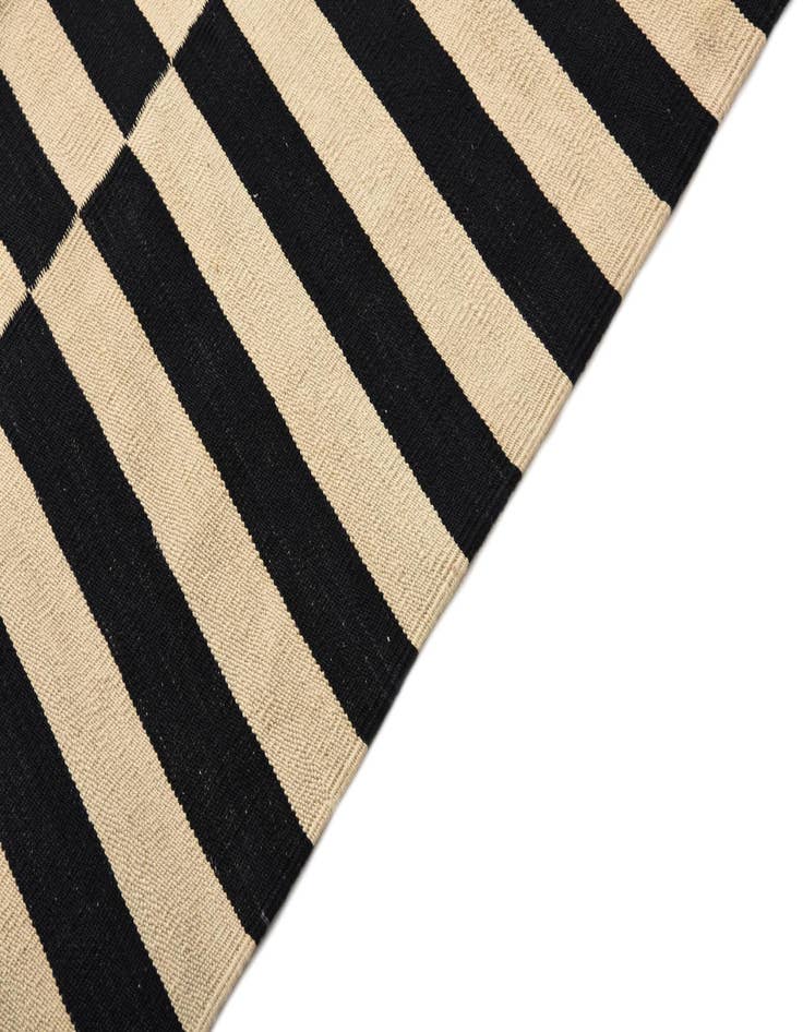 Detail image of  4' 3 x 6'  Hand Woven Kilim Modern Wool Rug