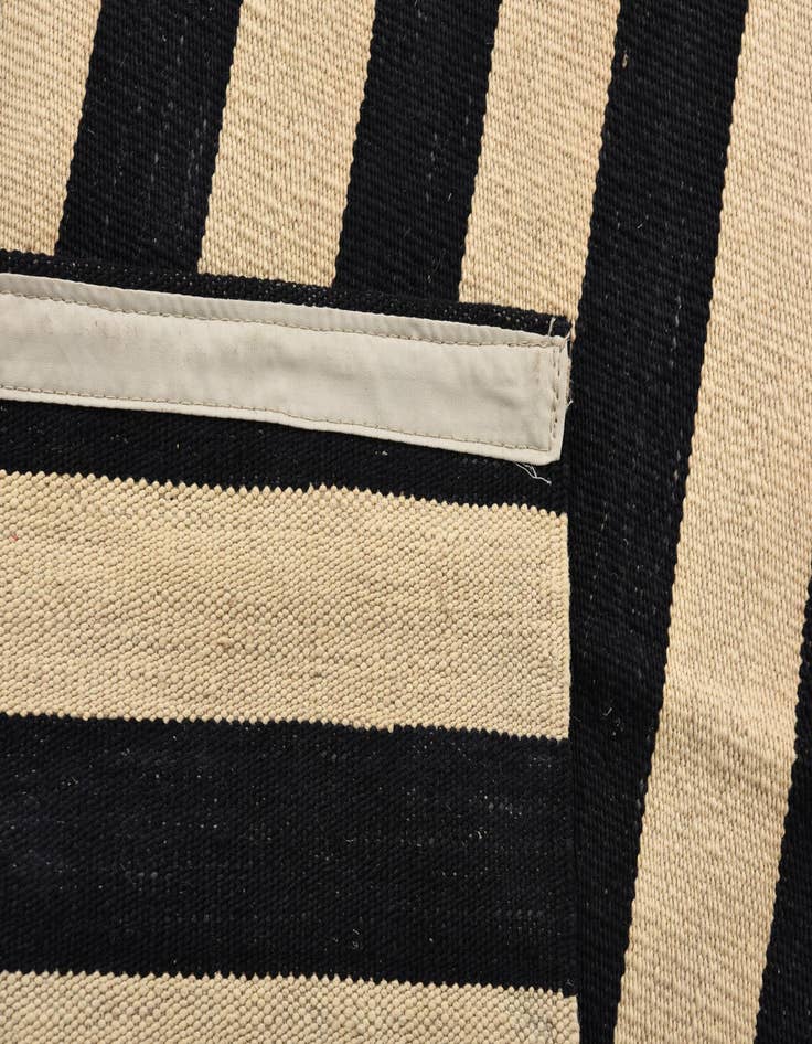 Detail image of  4' 3 x 6'  Hand Woven Kilim Modern Wool Rug