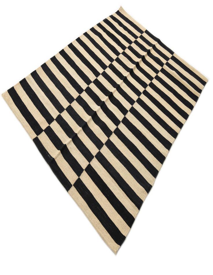 Detail image of  4' 2 x 5' 9  Hand Woven Kilim Modern Wool Rug